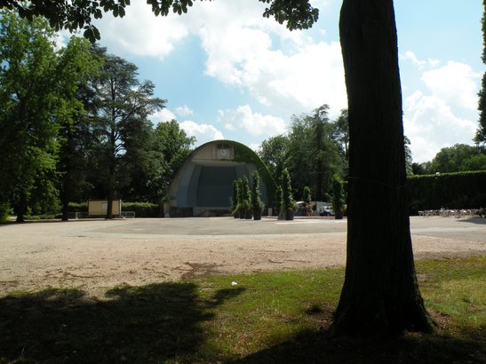  scène de plein air  pour les concerts